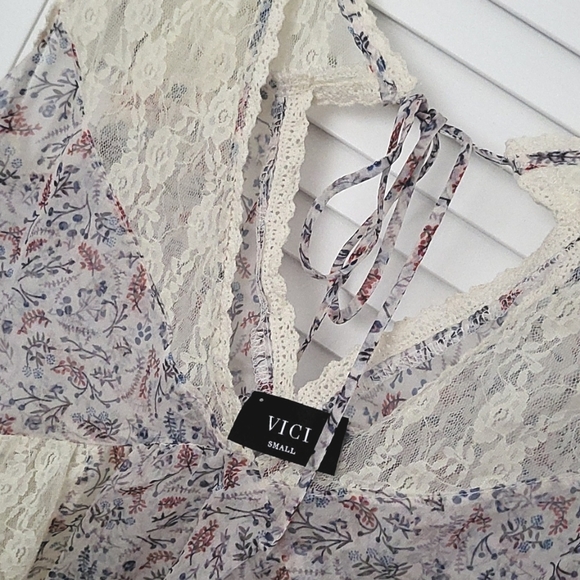 VICI Floral Sheer Lace Blouse - Picture 4 of 4